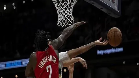 她婉拒众多豪门，终与NBA“老实人”牵手成婚。